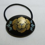 黒地に金ラメ牡丹のヘアゴム