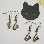 ★選べる★サックス・ト音記号【ピアスorイヤリング（ノンホールピアス）金古美