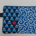 帆布＆富士山のポーチ　夏におすすめ　【和風　黒】母の日・父の日（小銭入れ　スマホ充電器入れ　お薬入れ　カード入れ　アクセサリー入れ）　