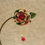 つまみ細工の髪飾り(正絹着物地)