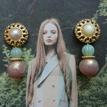 アンティークボタンピアス