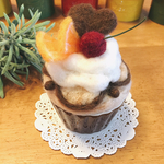 羊毛フェルト  オレンジとダークチェリーのカップケーキピンクッション