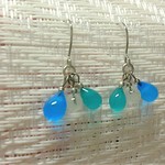 蓄光入り青しずくガラスピアス（バーナーワーク）