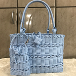 夏のファッションに涼しげなカゴバック