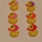 水玉頭巾のヒヨコちゃんピアス／イヤリング／ノンホールピアス(1ペア)