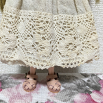 ミニチュア  薄ピンク色の革のストラップサンダル　編み込みサンダル ブライスに