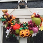 花屋さんが作った大っきな半月ハロウィンリースＮo.かぼちゃ