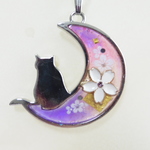 お月様と猫のペンダント　レジン　アクセサリー