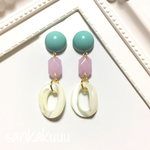 ミントブルーとパープルのシェルピアス