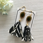 モノトーン柄タッセル✱ロングピアス