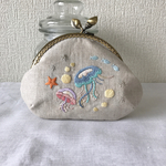クラゲの刺繍がま口ポーチ＊貝殻げんこ