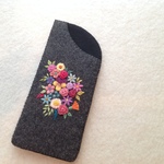 羊毛とフェルトの花刺繍メガネケース  Black