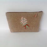 可愛いバラの刺繍のポーチ