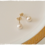 △淡水パールセミ～ラウンド6mm* 14kgf ピアス