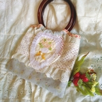 花束刺繍のスクエアリングミニバッグ