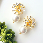 【再販】✧swarovski✧メタルフラワーピアス