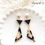 コットンパール × トライアングル レザー × べっ甲 ピアス／イヤリング
