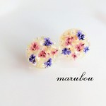 小花舞うラウンドピアス/イヤリング