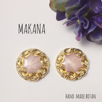 ゴールド × ピンクベージュ 大ぶりボタンピアス