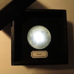 月の標本　或いは　月光浴の為の装置（白色光）　The moon in the box　003W