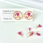 一輪の花が咲くドライフラワーピアス