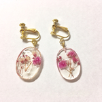 かすみ草のレリーフピアス（ピンク）