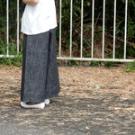ブラックデニムのワイドパンツ