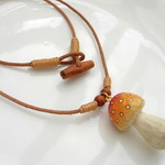 木彫りのキノコネックレス（５０センチ）