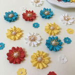 鮮やか色の紙で作った和の花達