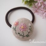 コスモスの刺繍ヘアゴム