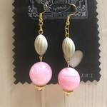 アンティーク風おおぶりピアス(ピンク)