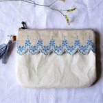 刺繍レース＋帆布＊ポーチ＊パスポートサイズ＊タッセル＊ポケット付き