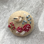 （小）刺繍ブローチ モズさん