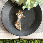 byuri0119様オーダー  キリン刺繍ブローチ