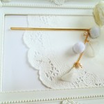 釣鐘草に舞う雪のかんざし