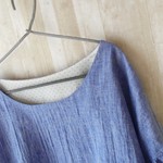 ギャザースリーブのブラウス　blue