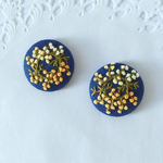 秋色グラデーション 刺繍 くるみボタン イヤリング