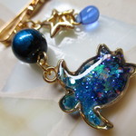 ◇1766再販２ 🌠オーロラの流星群　蒼い銀河のホヌ🐢🌟 ※左右両用ヘアピン・ヘアゴム・ストラップ・イヤホンジャック　に変更可能