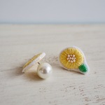 北欧 お花 刺繍  パールキャッチ