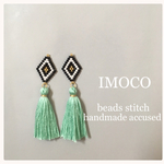 ビーズステッチとタッセルの ピアス／イヤリング【bluewhite×mintblue】