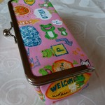 ポップなカエルたち BOX型がま口小物入れ(ピンク)