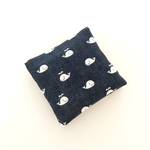 ご予約品⭐︎ダブルガーゼのサニタリーケース＊クジラ（デニム風濃紺）