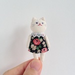 猫のブローチ