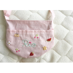 刺繍の小さなポシェット