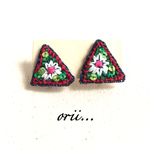 トライアングル花柄刺繍《イヤリング》