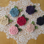 「受注制作」レース糸で編んだ巻きバラ風ブローチ