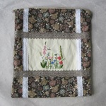 花の刺繍フラットポーチ　Ｂ５サイズ