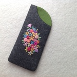 【再販】羊毛とフェルトの花刺繍メガネケース  Black