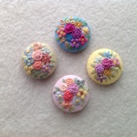 【再販】羊毛とフェルト花刺繍ヘアゴム or  ブローチ