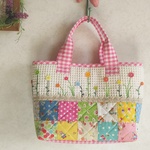 花壇にボタン咲く🌼パッチワークバッグ